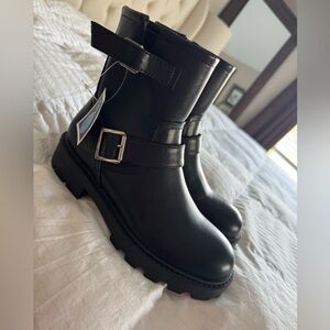 NWT Steve Madden size 6.5 Boots